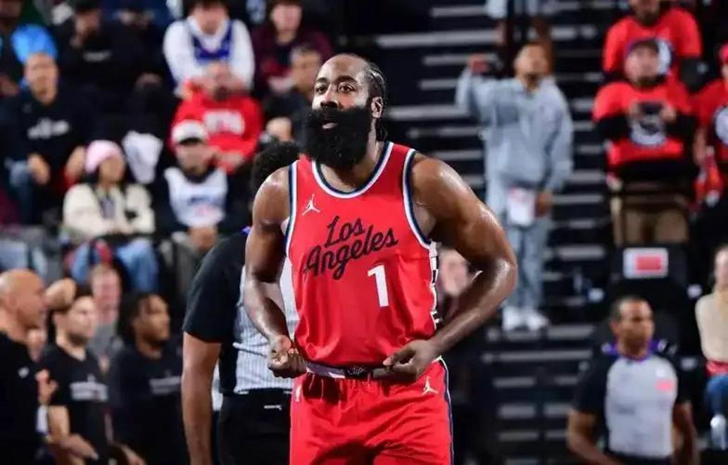 西决哈登跪在勇士主场视频